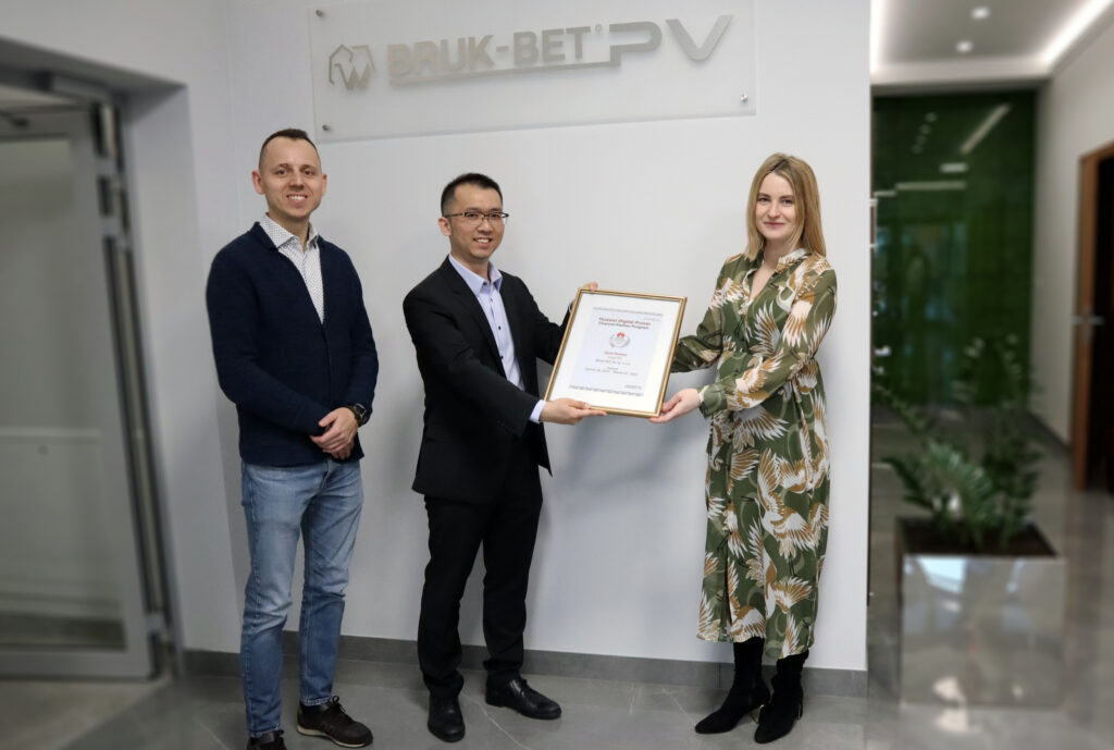 Wręczenie nagrody Gold Partner Huawei dla Bruk-Bet PV